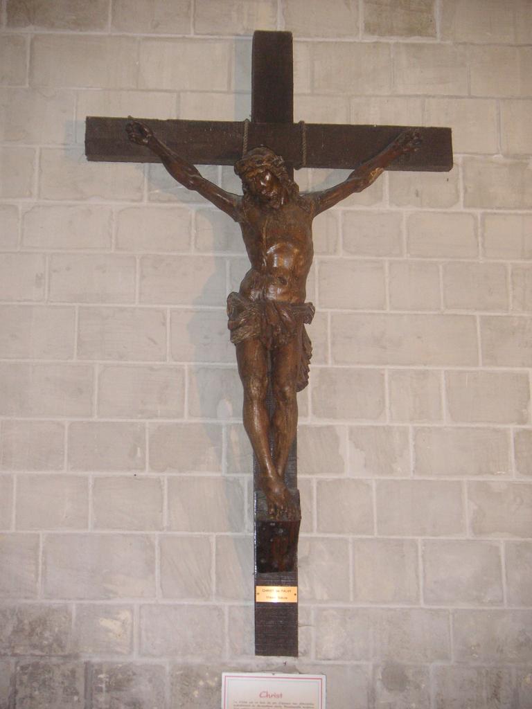 Dans quelle essence forestière a été sculpté ce magnifique Christ du XVIIème siècle ?