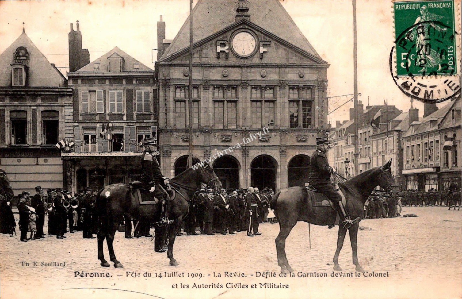 1 peronne 1909 fete du 18 juillet 1909 la revue defile de la garnison 1