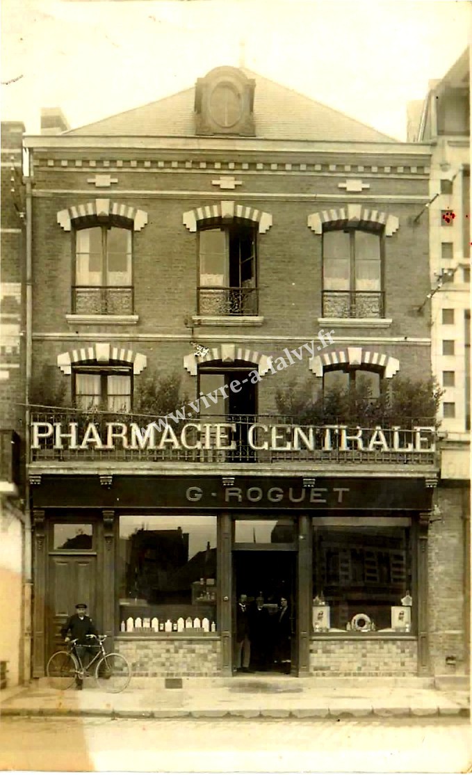 1 peronne devanture pharmacie centrale g roguet grande place cote ouest 1
