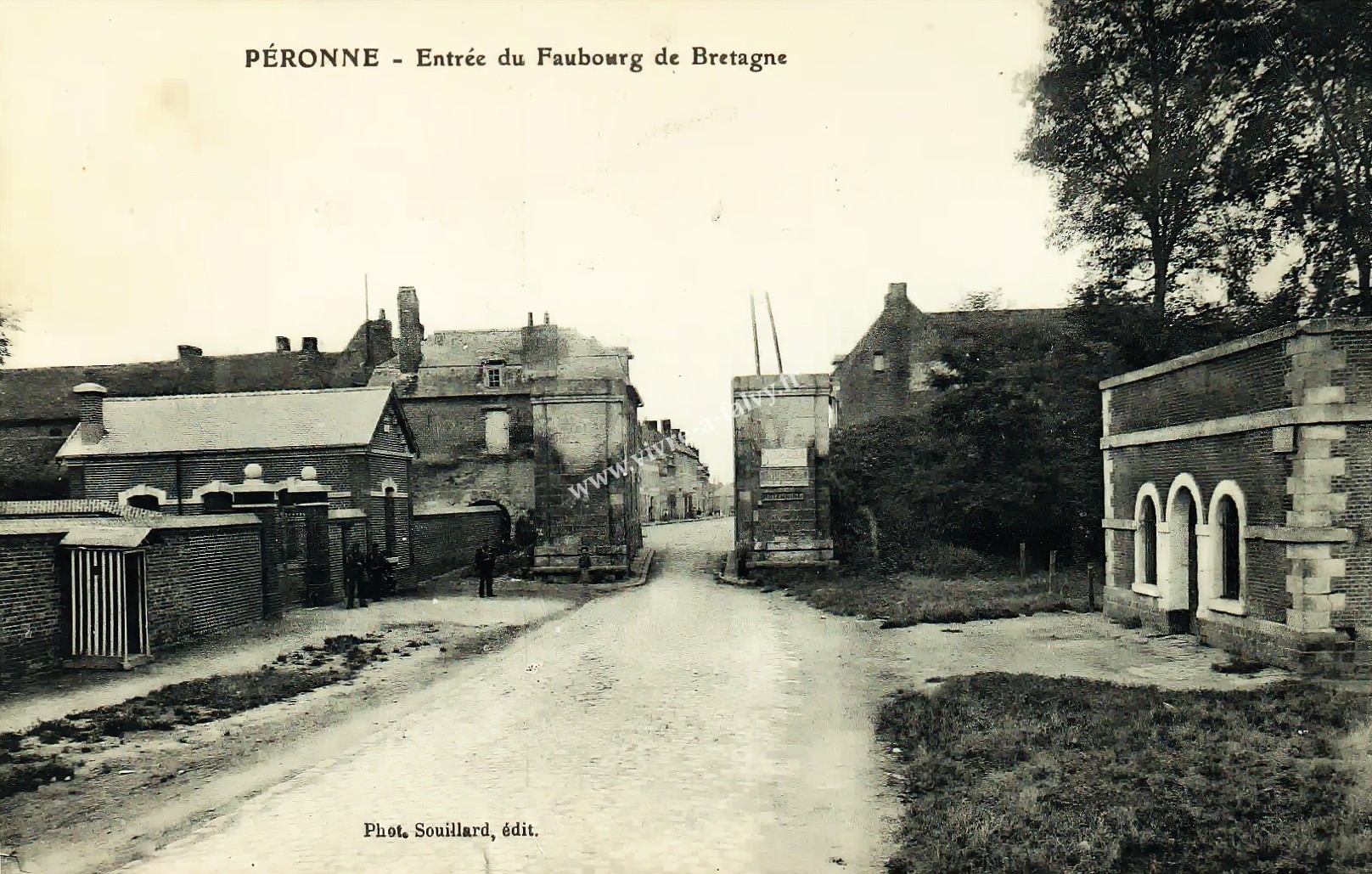 1 peronne entree du faubourg de bretagne 1