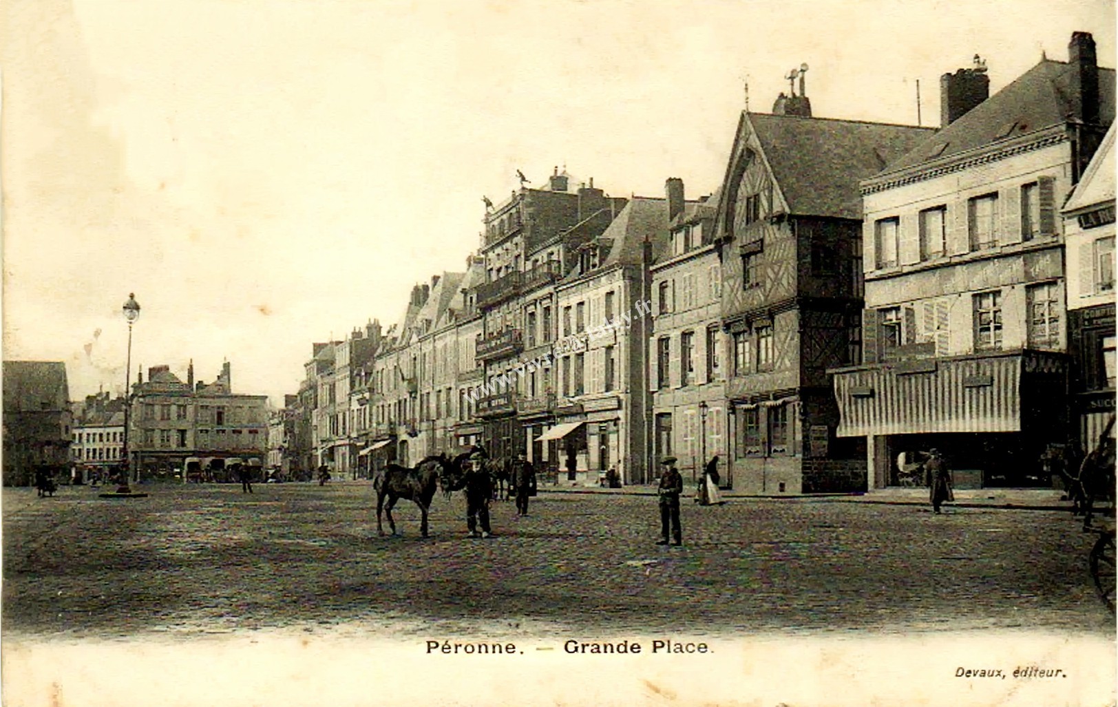 1 peronne grande place 25