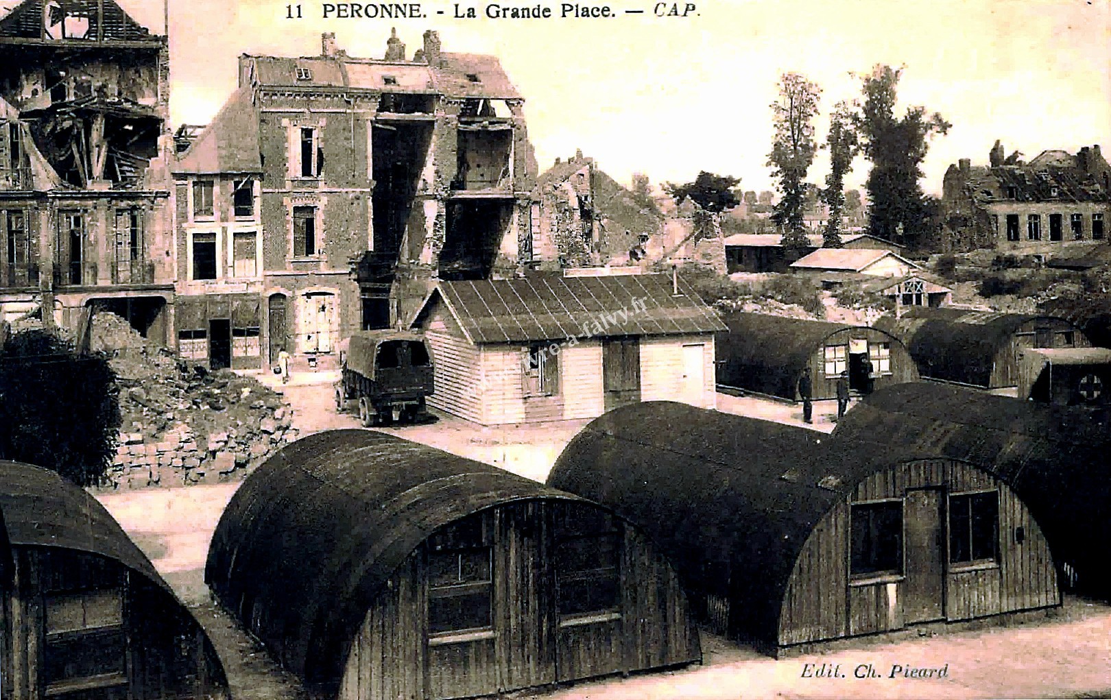 1 peronne la grande place 3