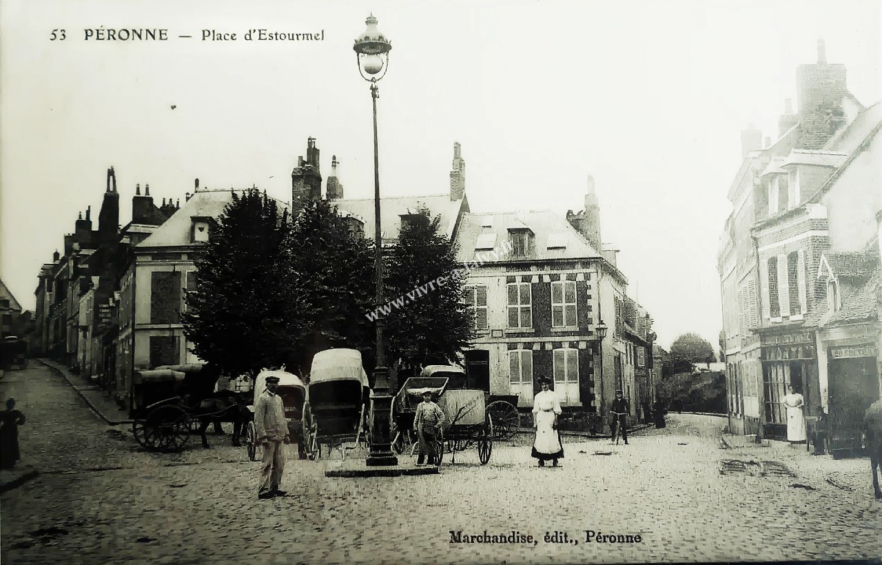 1 peronne la place d estourmel 1