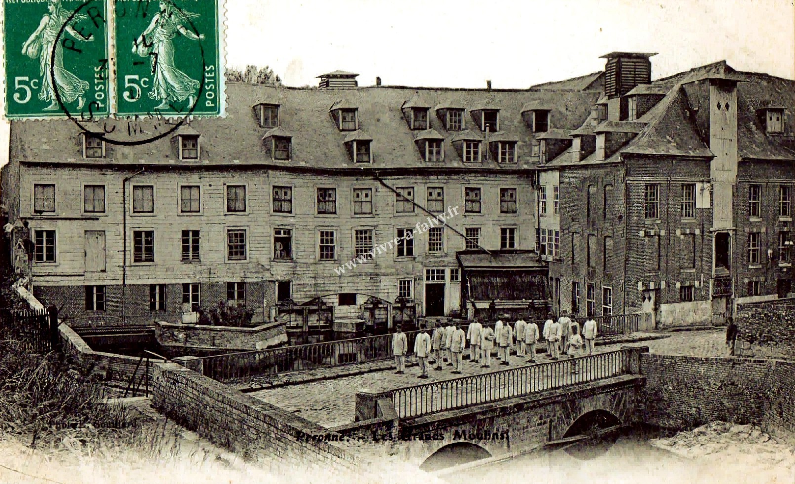 1 peronne les grands moulins 27