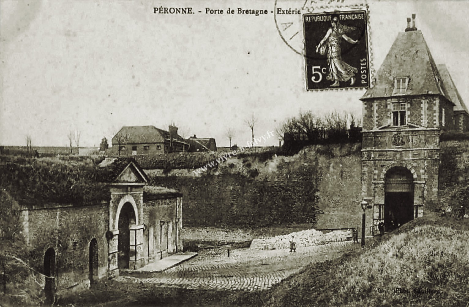 1 peronne porte de bretagne exterieur 1