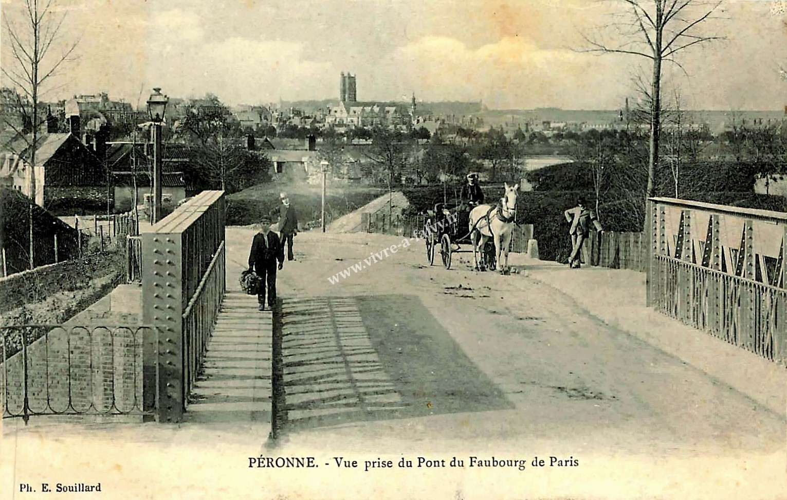 1 peronne vue prise du pont du faubourg de paris 1