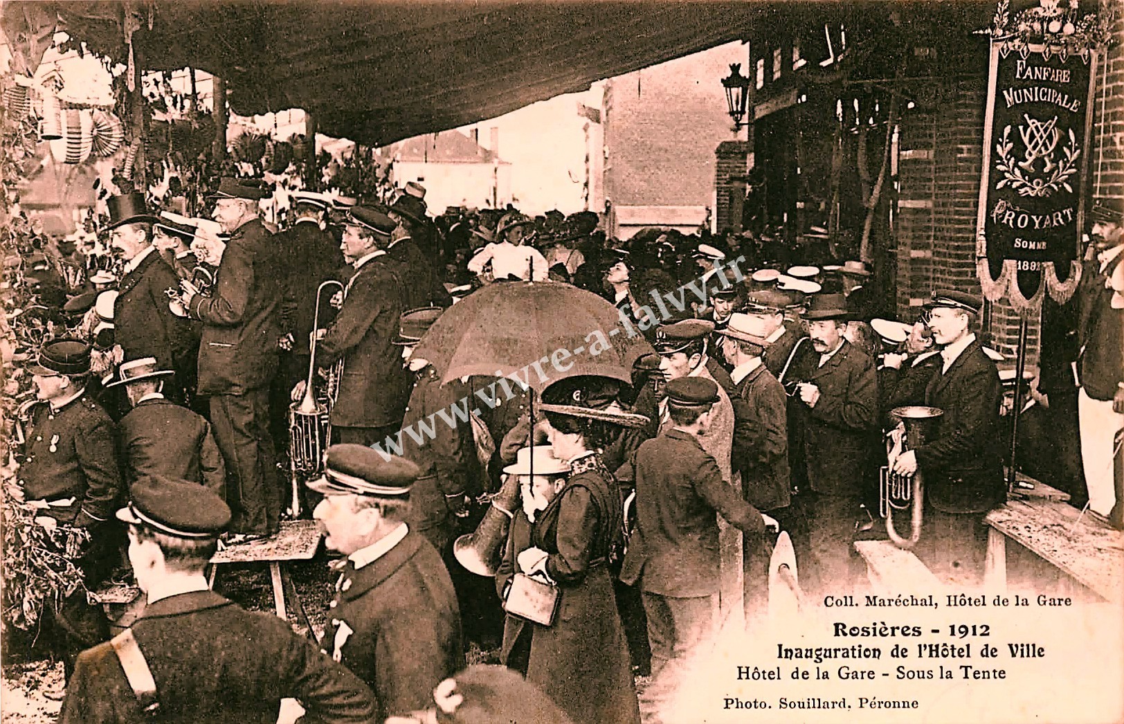 1 rosieres en santerre 1912 inauguration hotel de ville sous la tente hotel de la gare