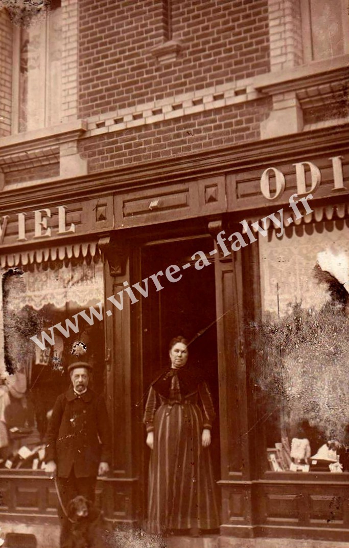 1 rosieres en santerre boutique de nouveautes leviel et odiot grande rue commerce