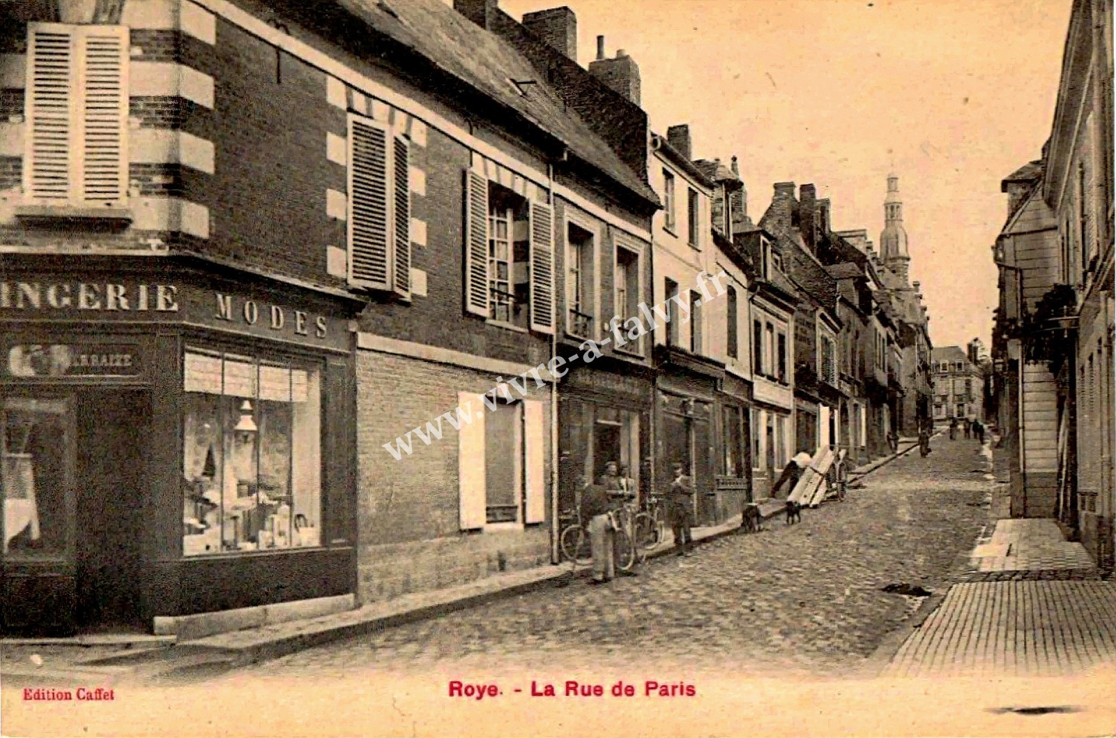 1 roye la rue de paris 2