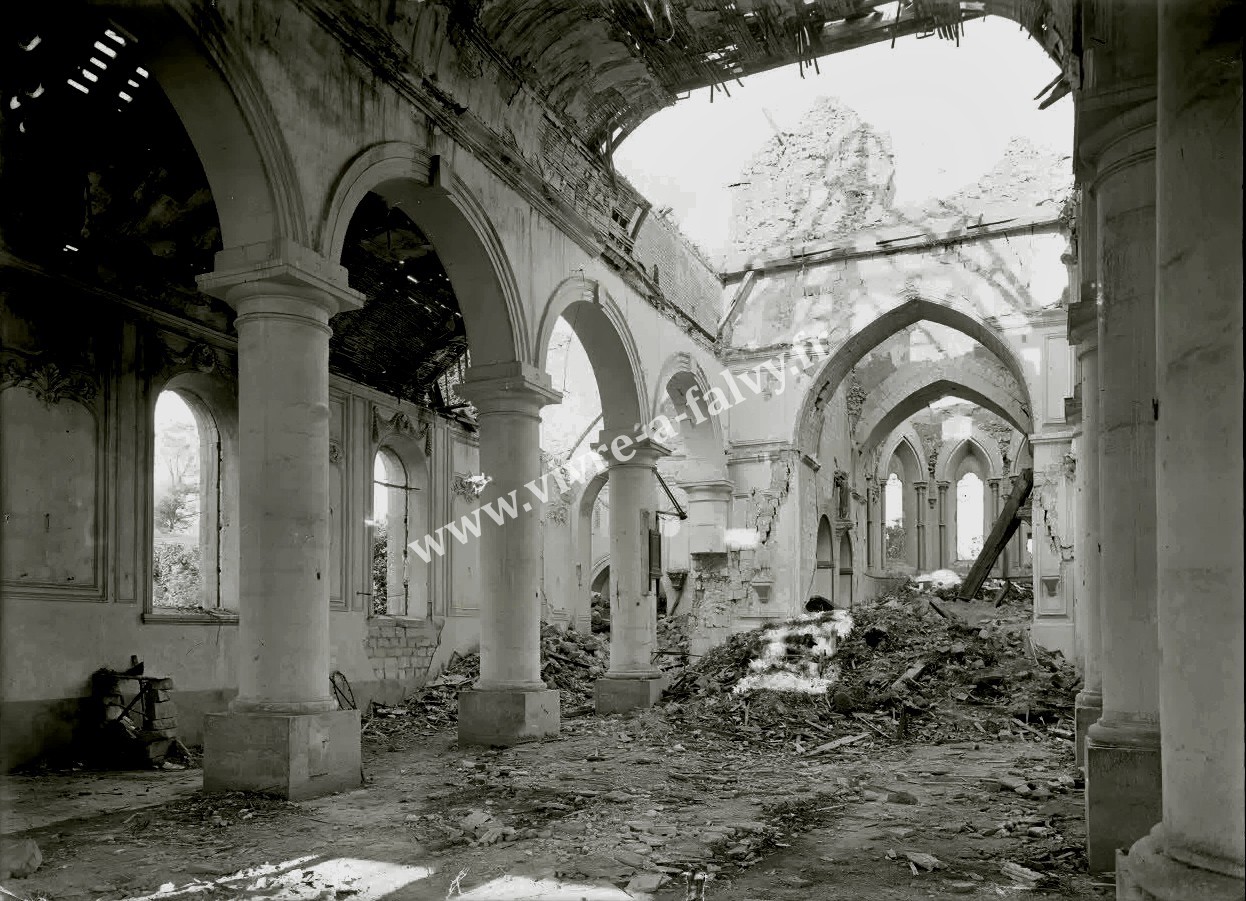 2 athies interieur eglise ruines