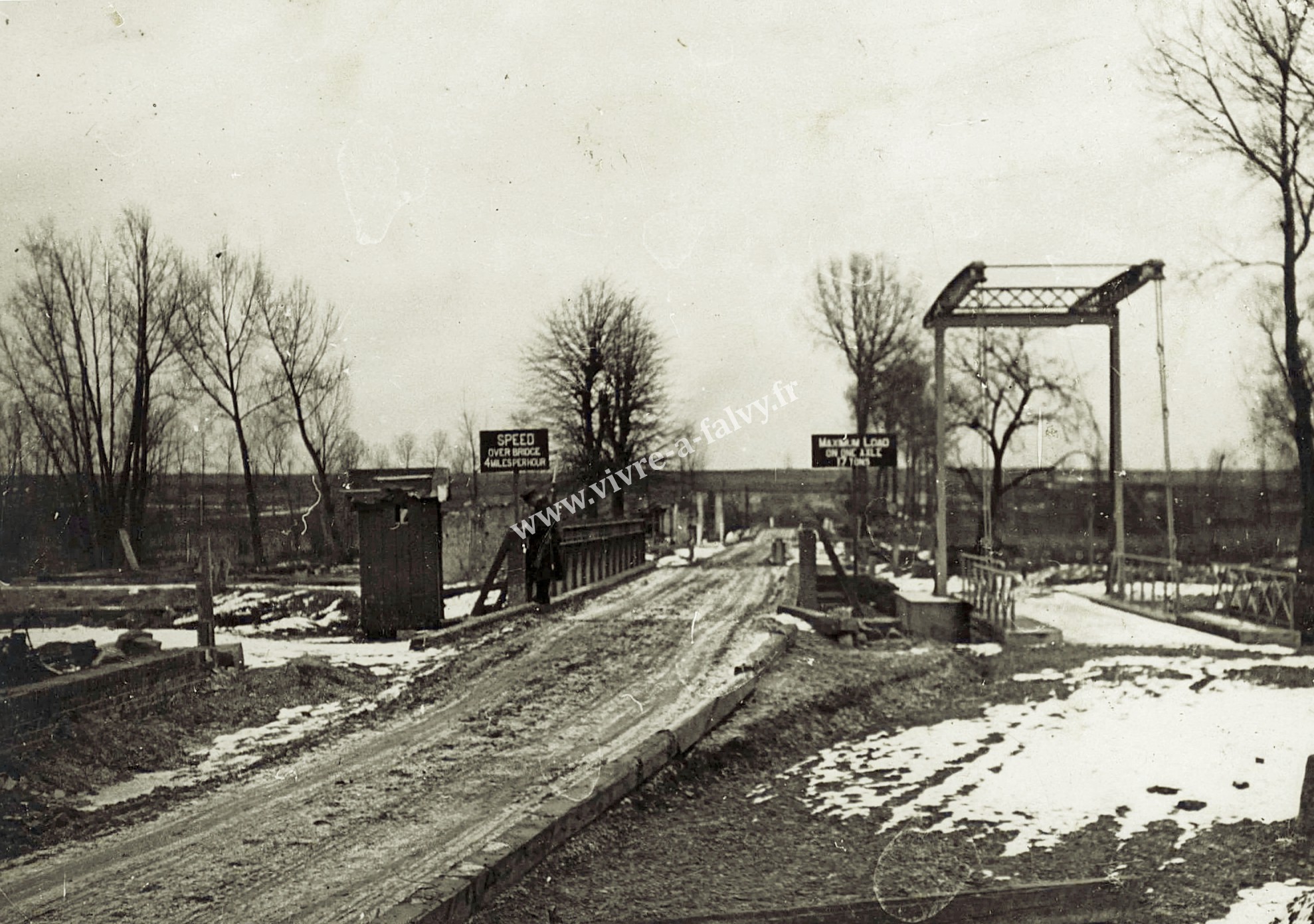 2 bethencourt construction pont levant par le genie janvier 1918 5
