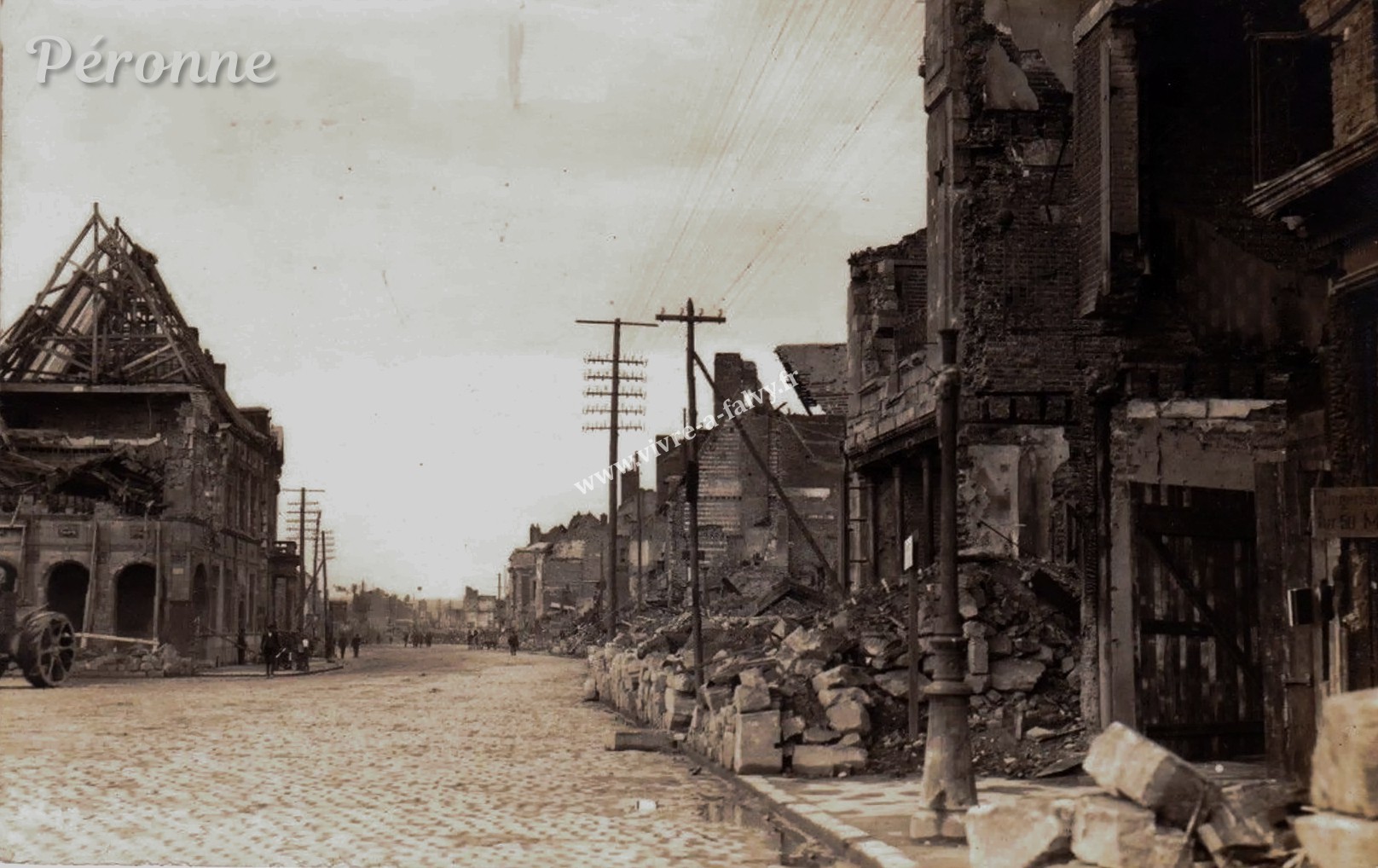 2 peronne 1918 place l hotel de ville 1