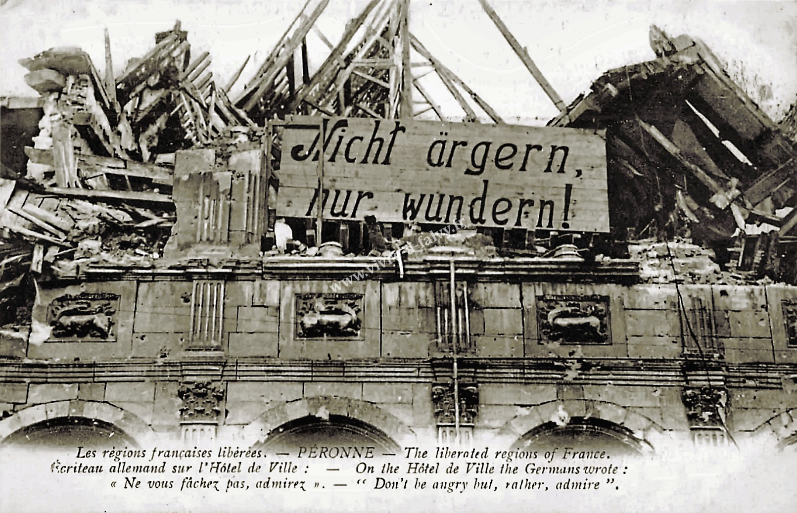 2 peronne ecriteau allemands sur l hotel de ville 1