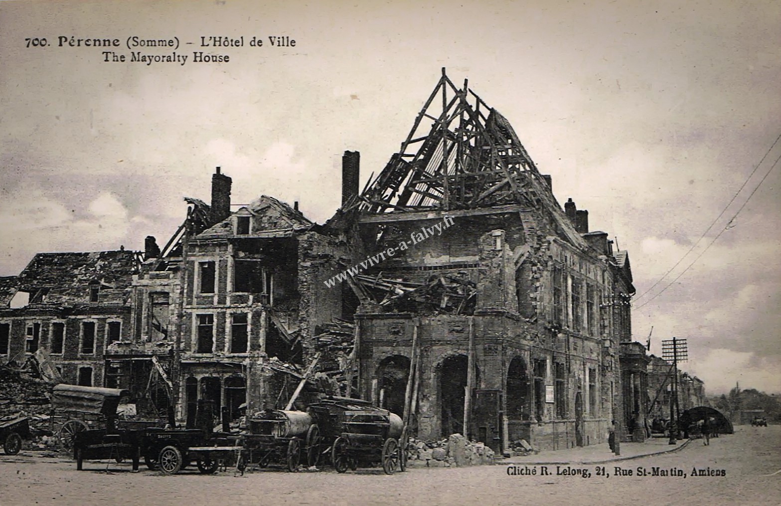 2 peronne l hotel de ville 1