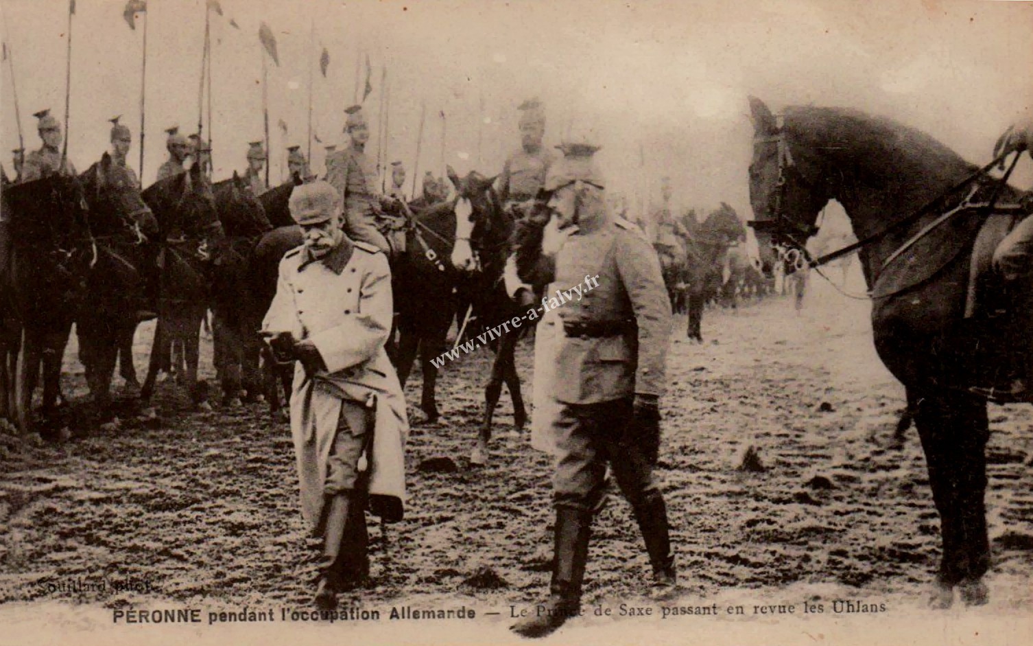 2 peronne le prince de saxe passant en revue les uhlans 1
