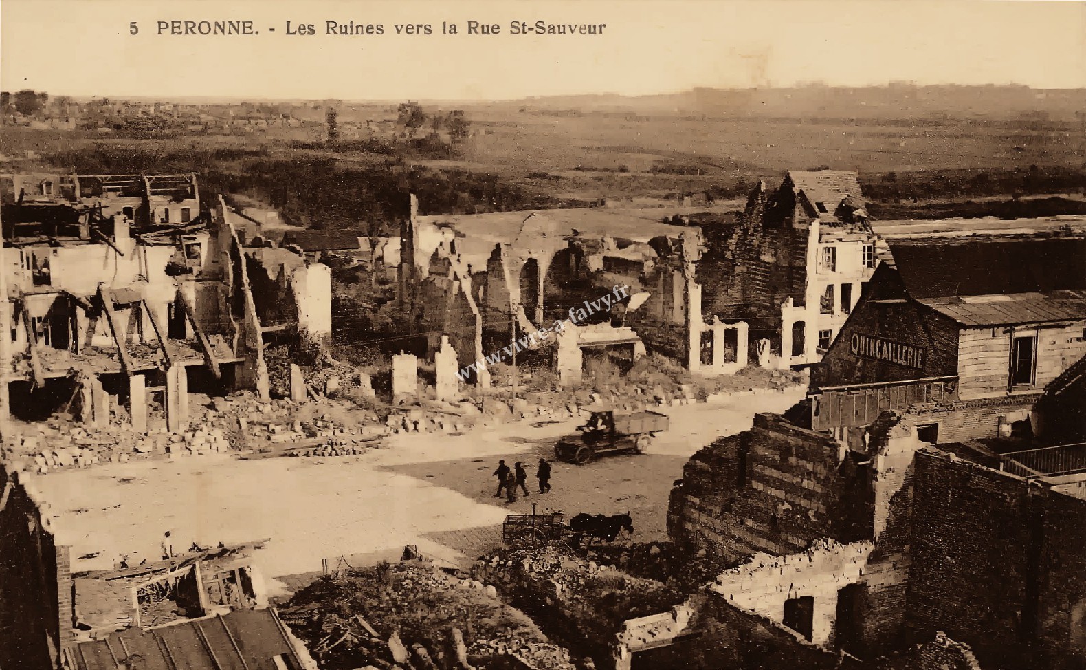 2 peronne les ruines vers la rue st sauveur 1