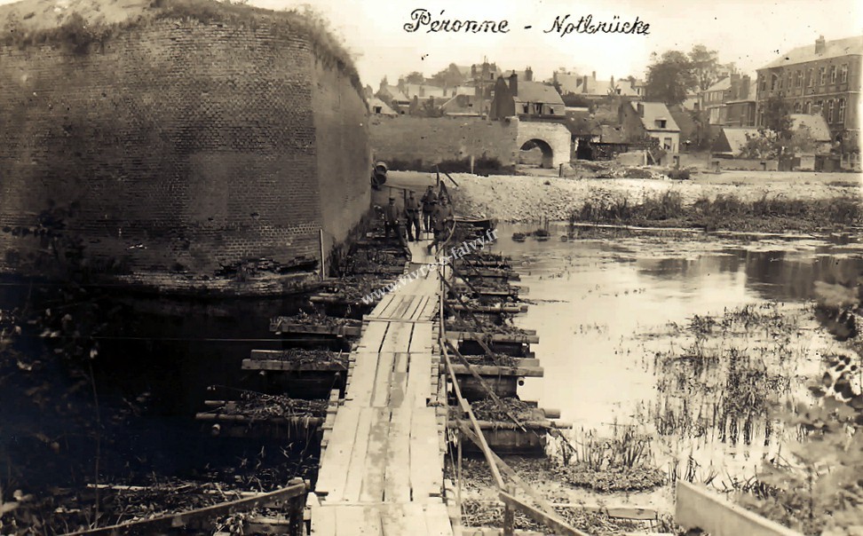 2 peronne pont construit par le genie allemand soldats 1