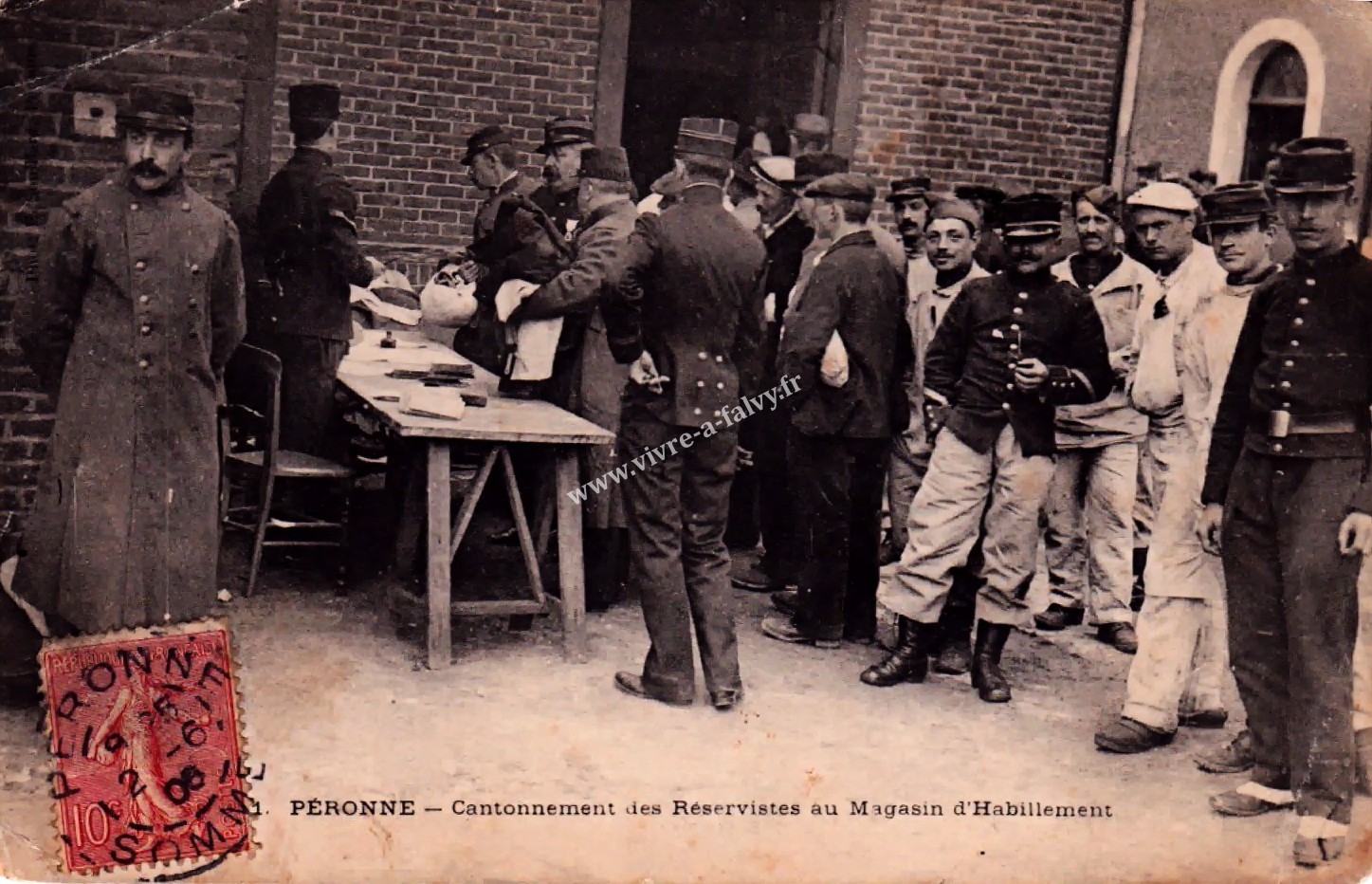 2 peronne reservistes magasin d habillement 1