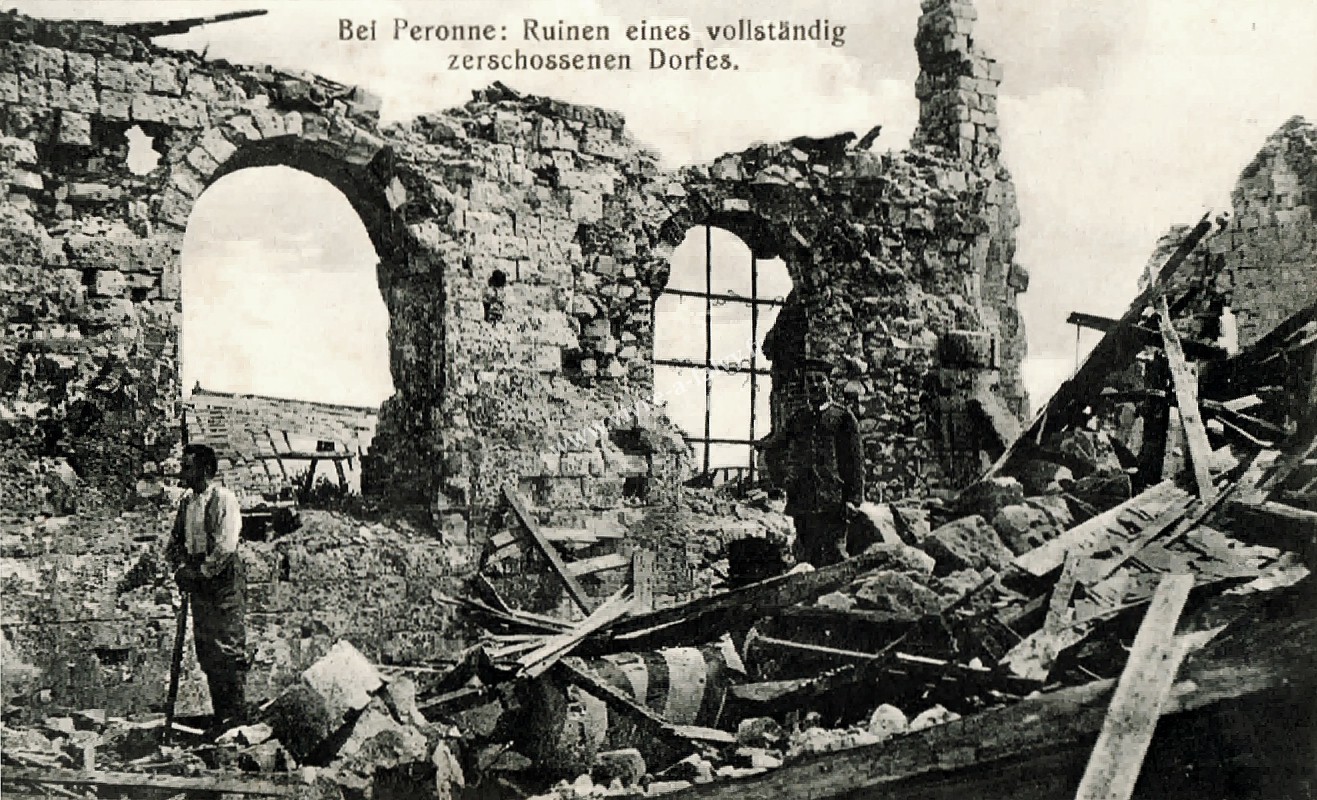 2 peronne ruines d un village completement detruit 1