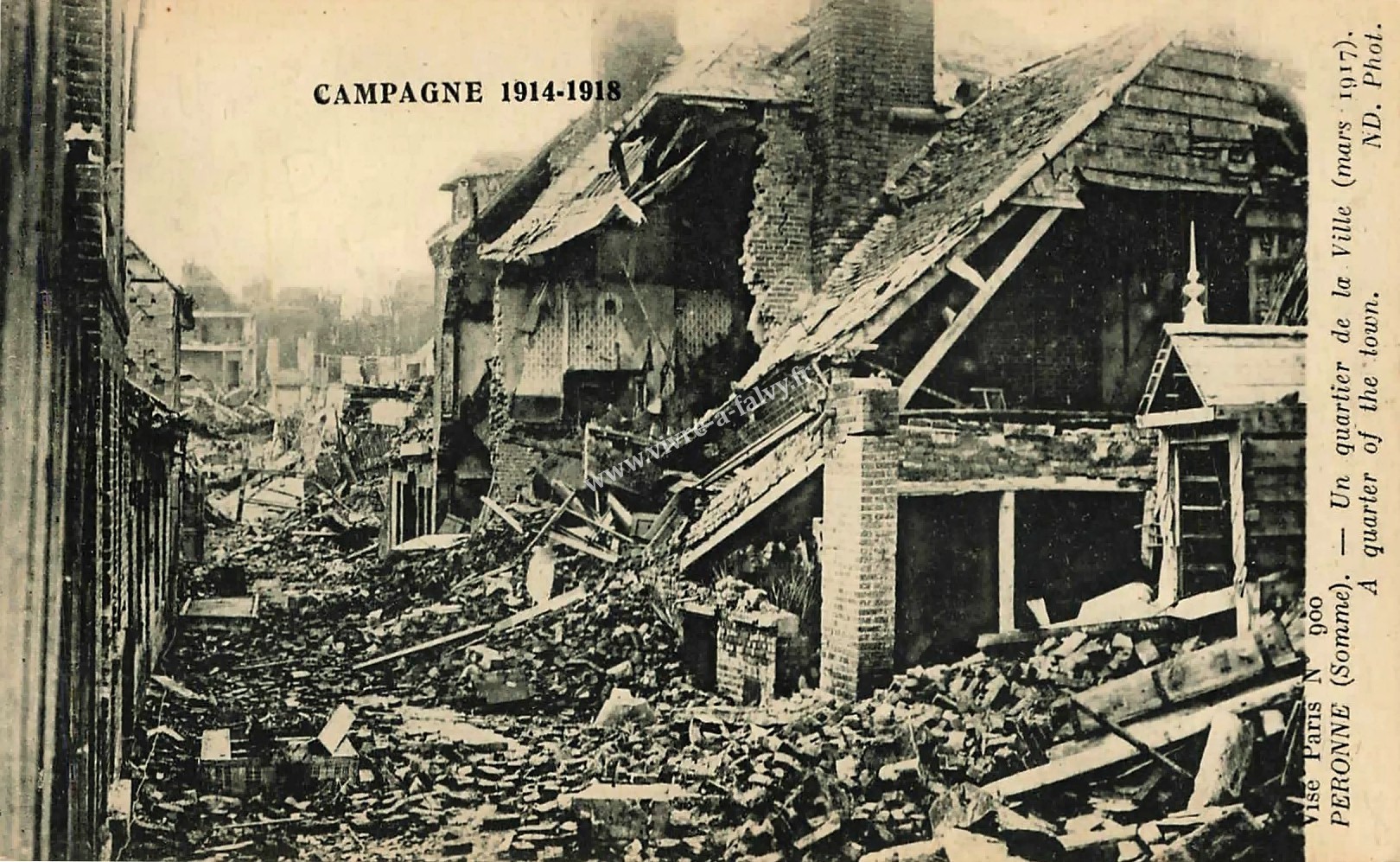 2 peronne un quartier de la ville en ruine 25