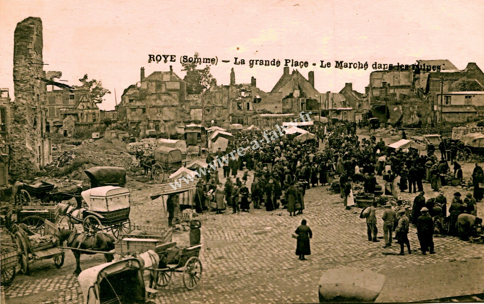 2 roye la grande place le marche dans les ruines