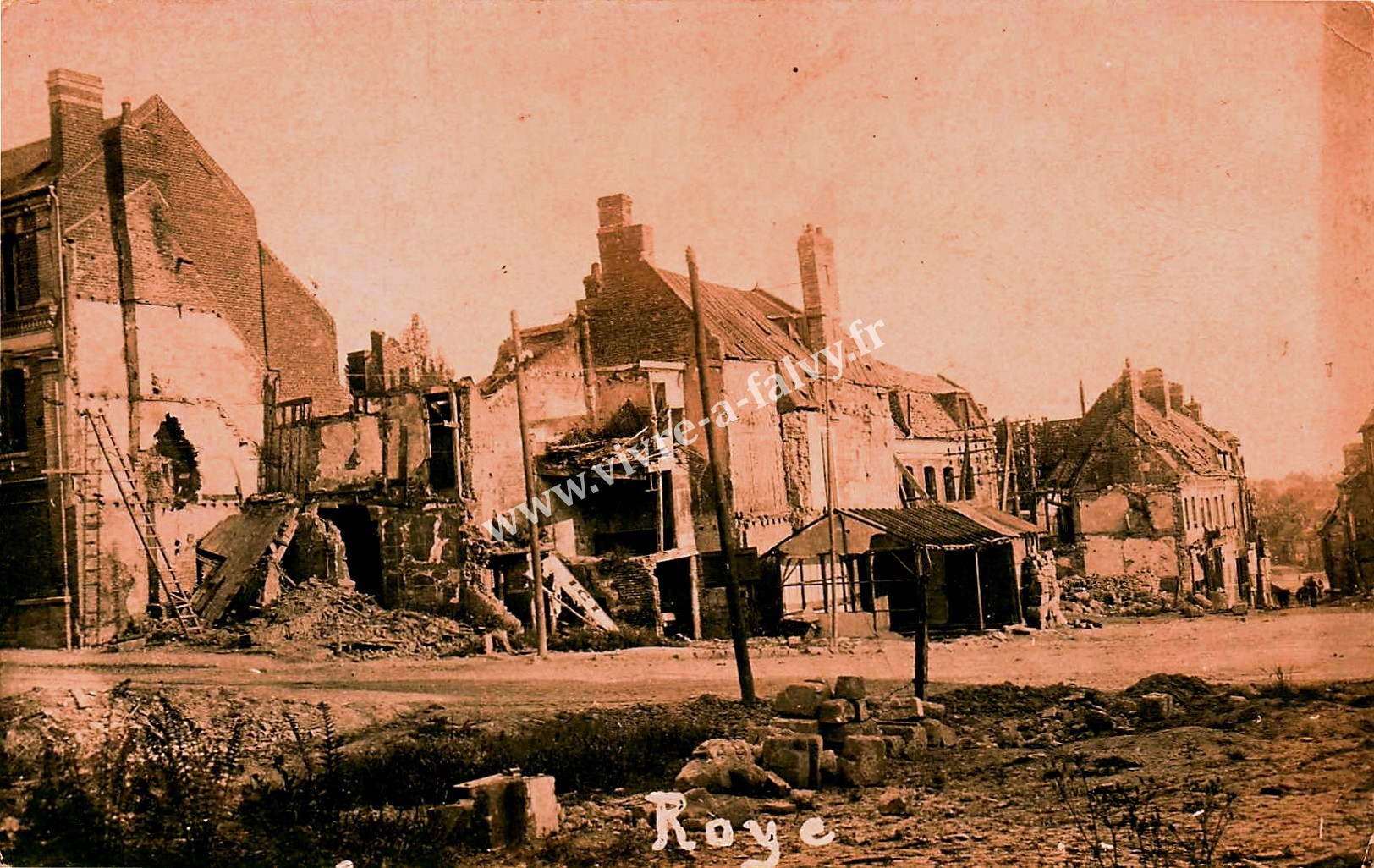 2 roye ville en ruines
