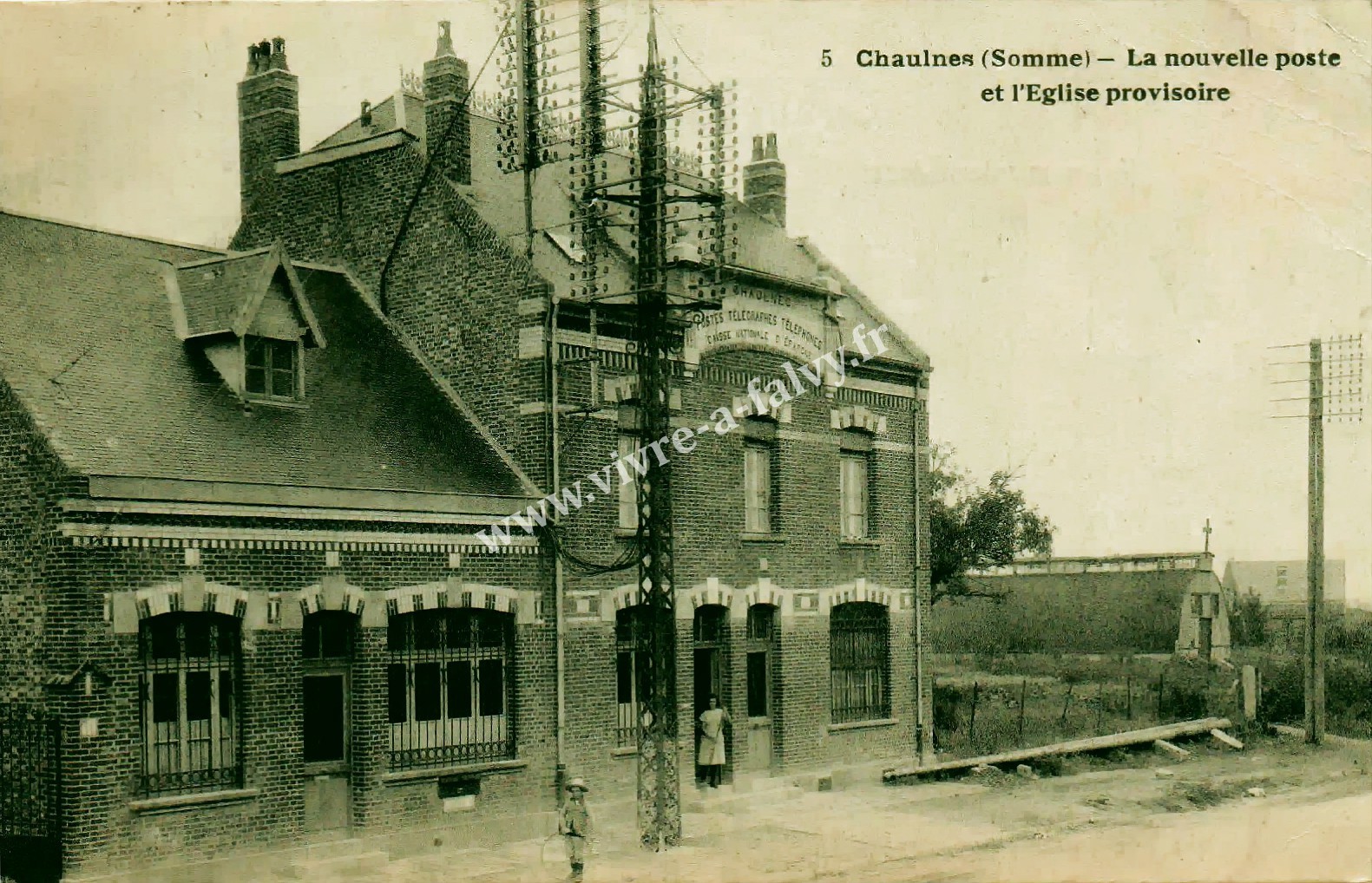 3 chaulnes la nouvelle poste l eglise provisoire
