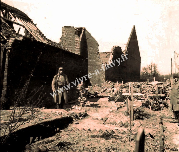 3 lihons cimetiere militaire cie 14 21 du 4eme rgt du genie