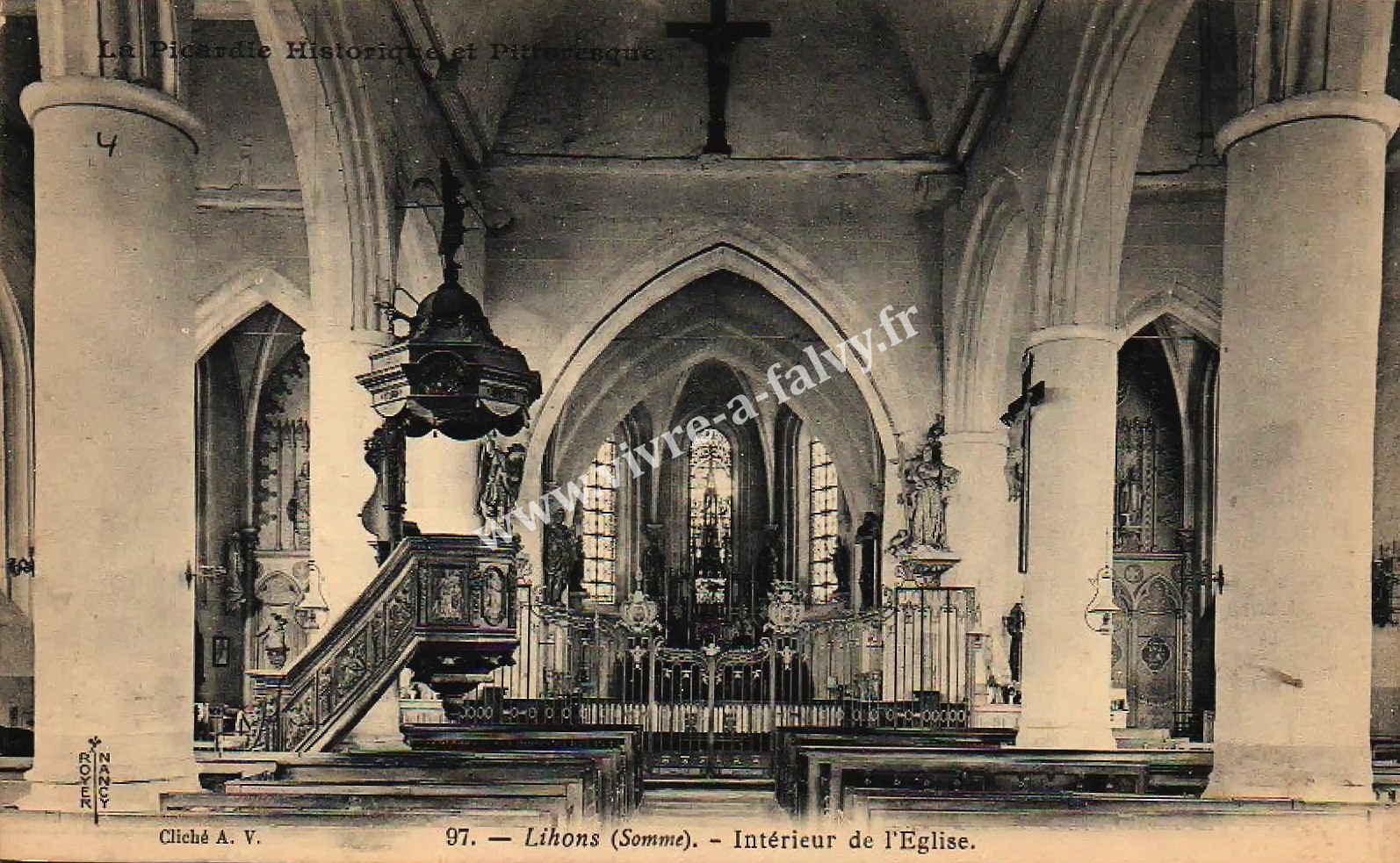 3 lihons interieur de l eglise