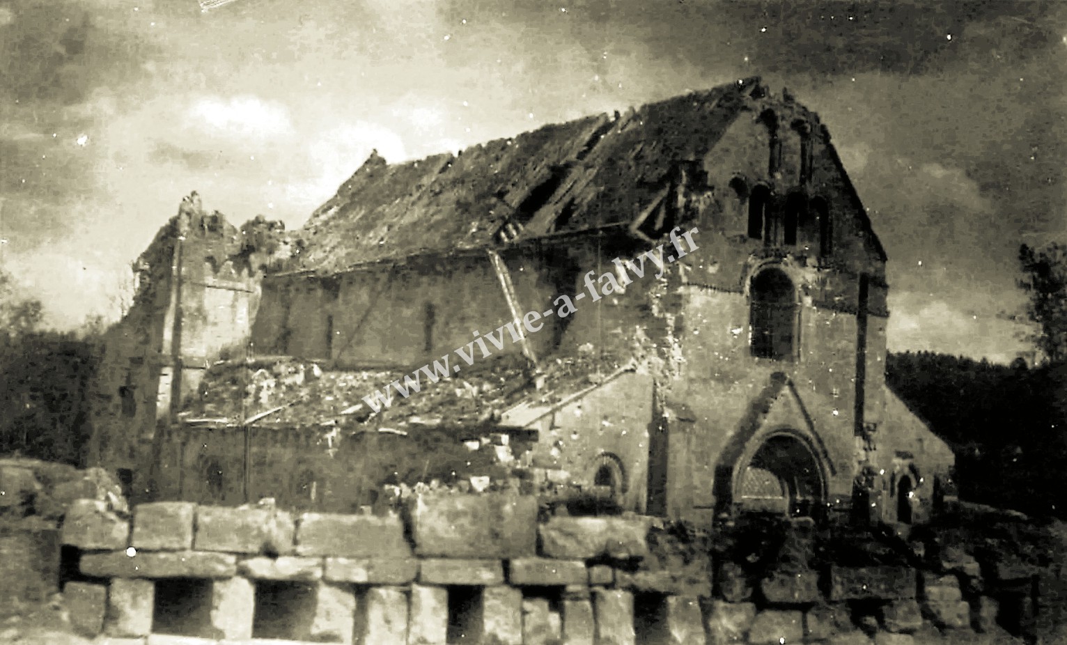 3 lihons l eglise photographiee par un poilu du 92eme ri apres la bataille