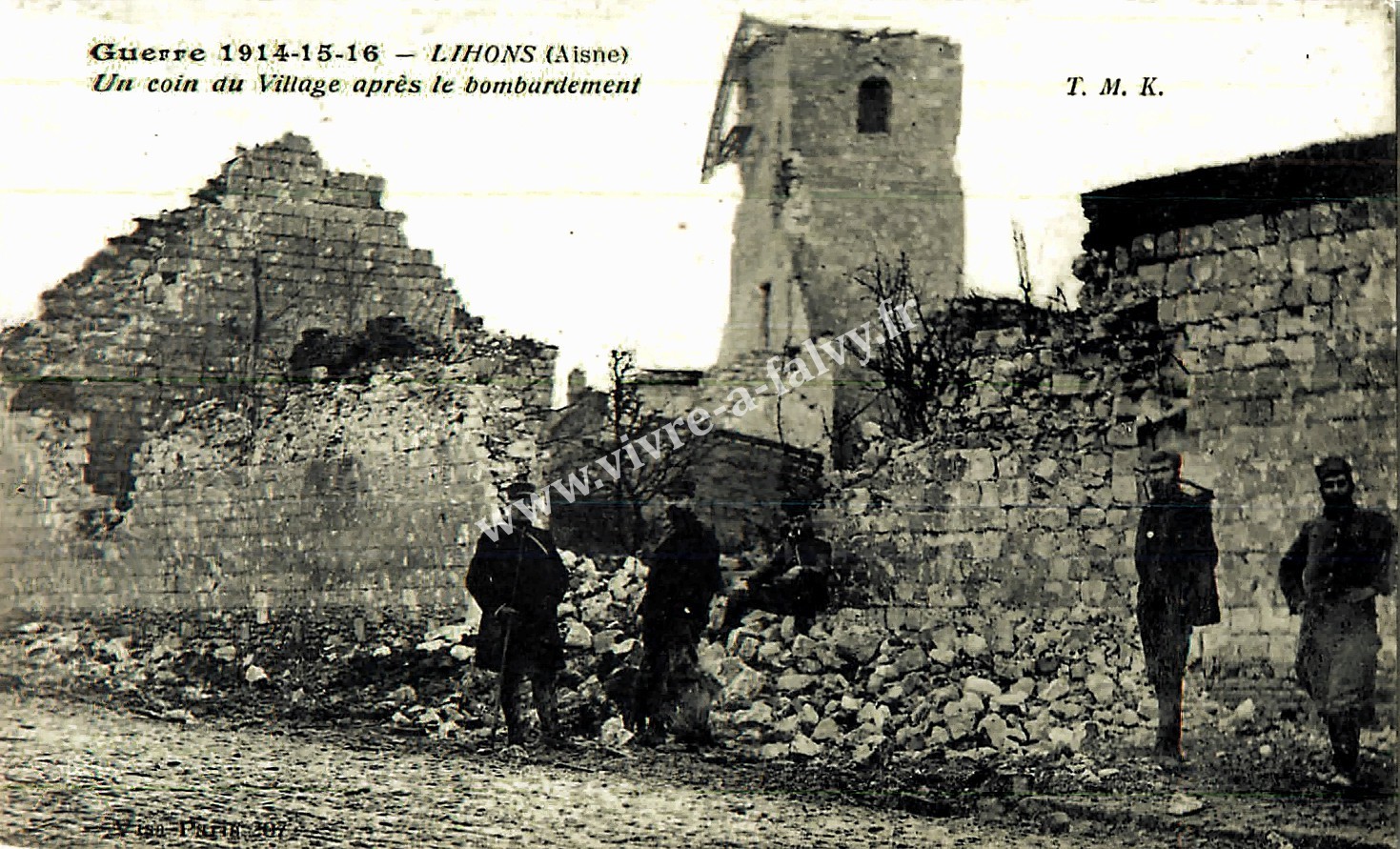3 lihons un coin du village apres le bombardement