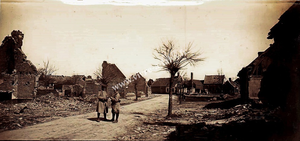 3 lihons une rue bombardee