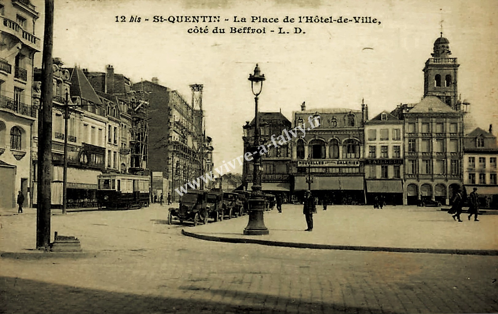 3 saint quentin la place de l hotel de ville cote du beffroi