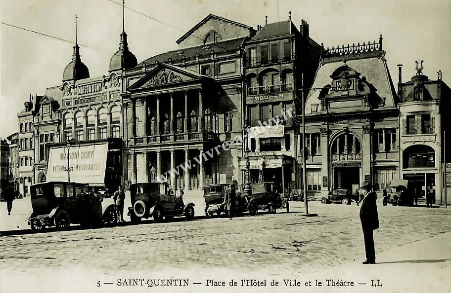 3 saint quentin place de l hotel de ville et le theatre