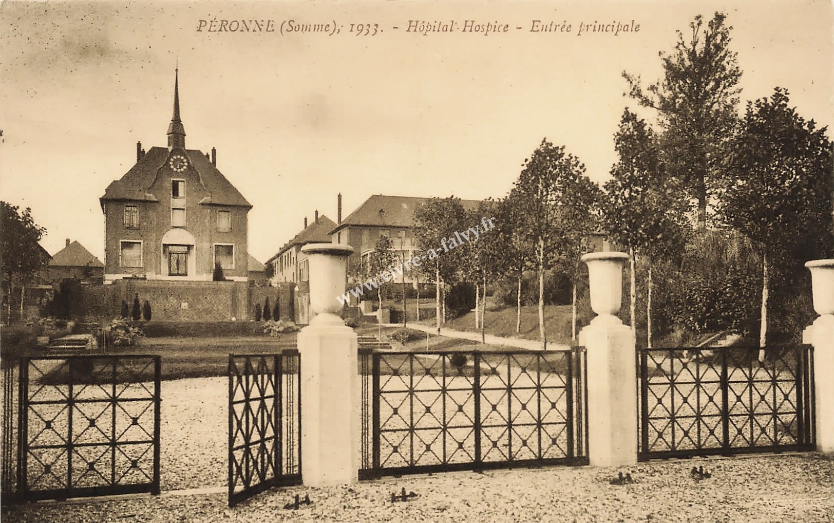 4 peronne 1933 l hospice entree principale 1