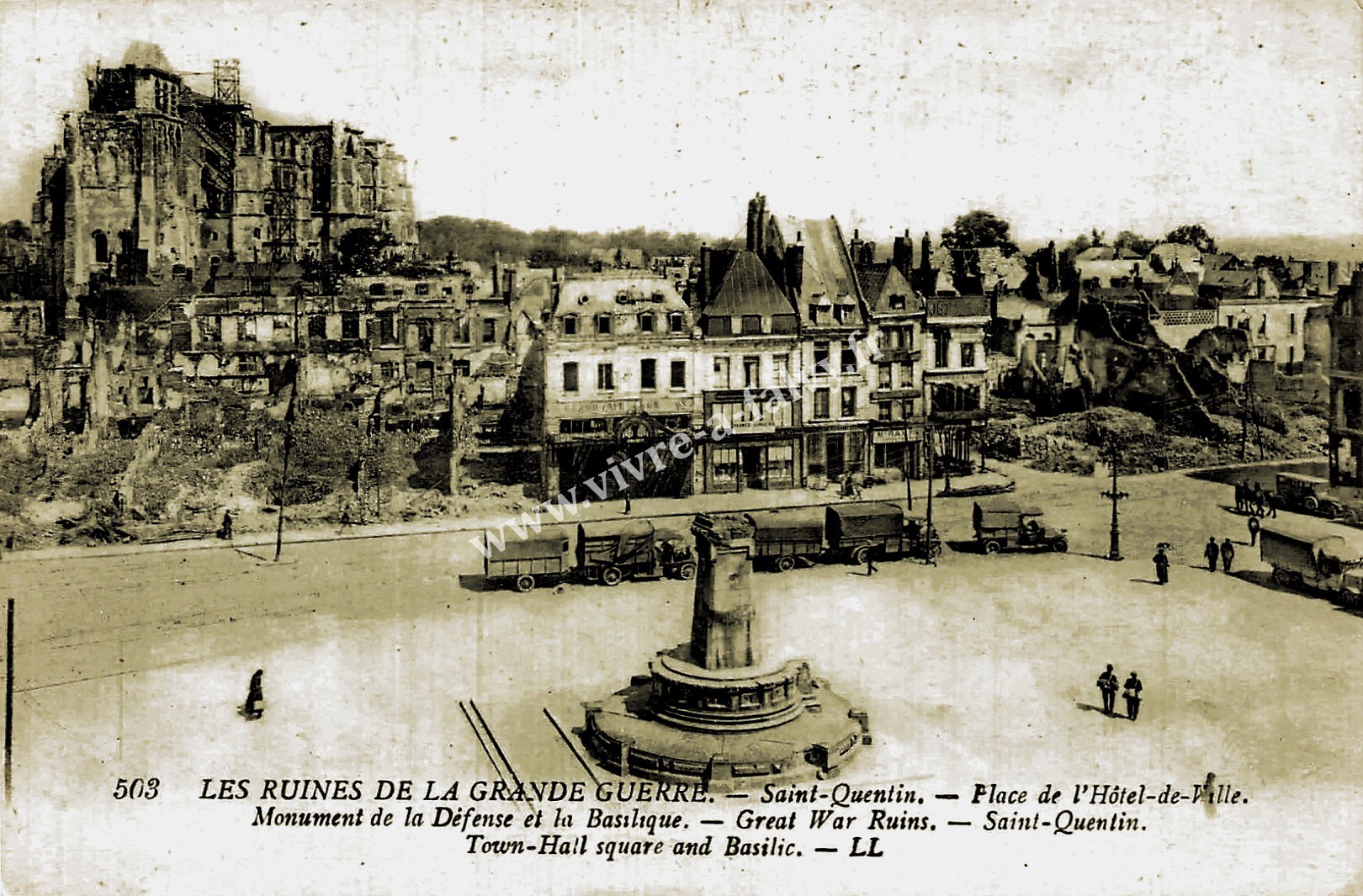 4 saint quentin la place de l hotel de ville ruines