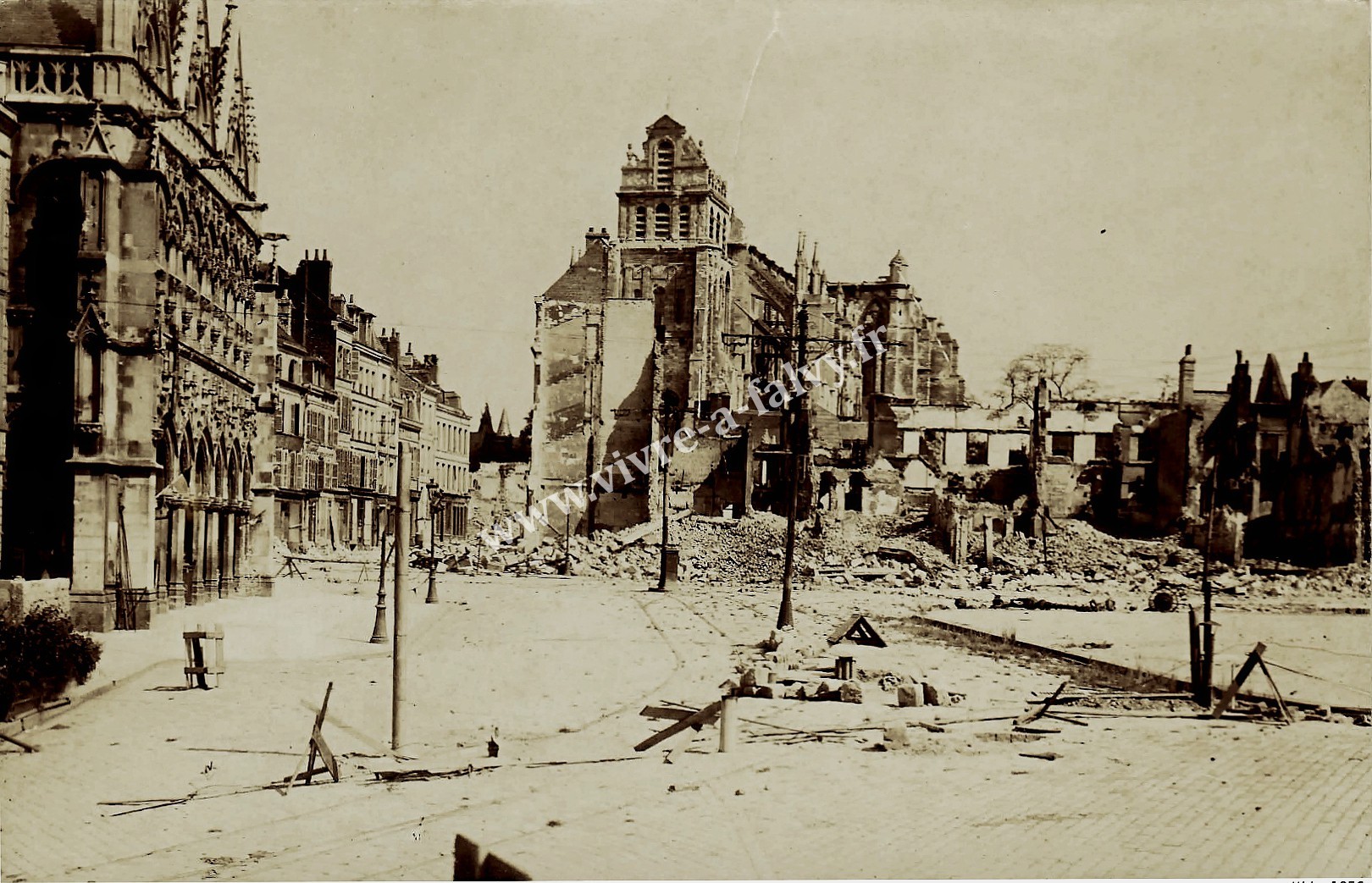 4 saint quentin la place du marche la basilique