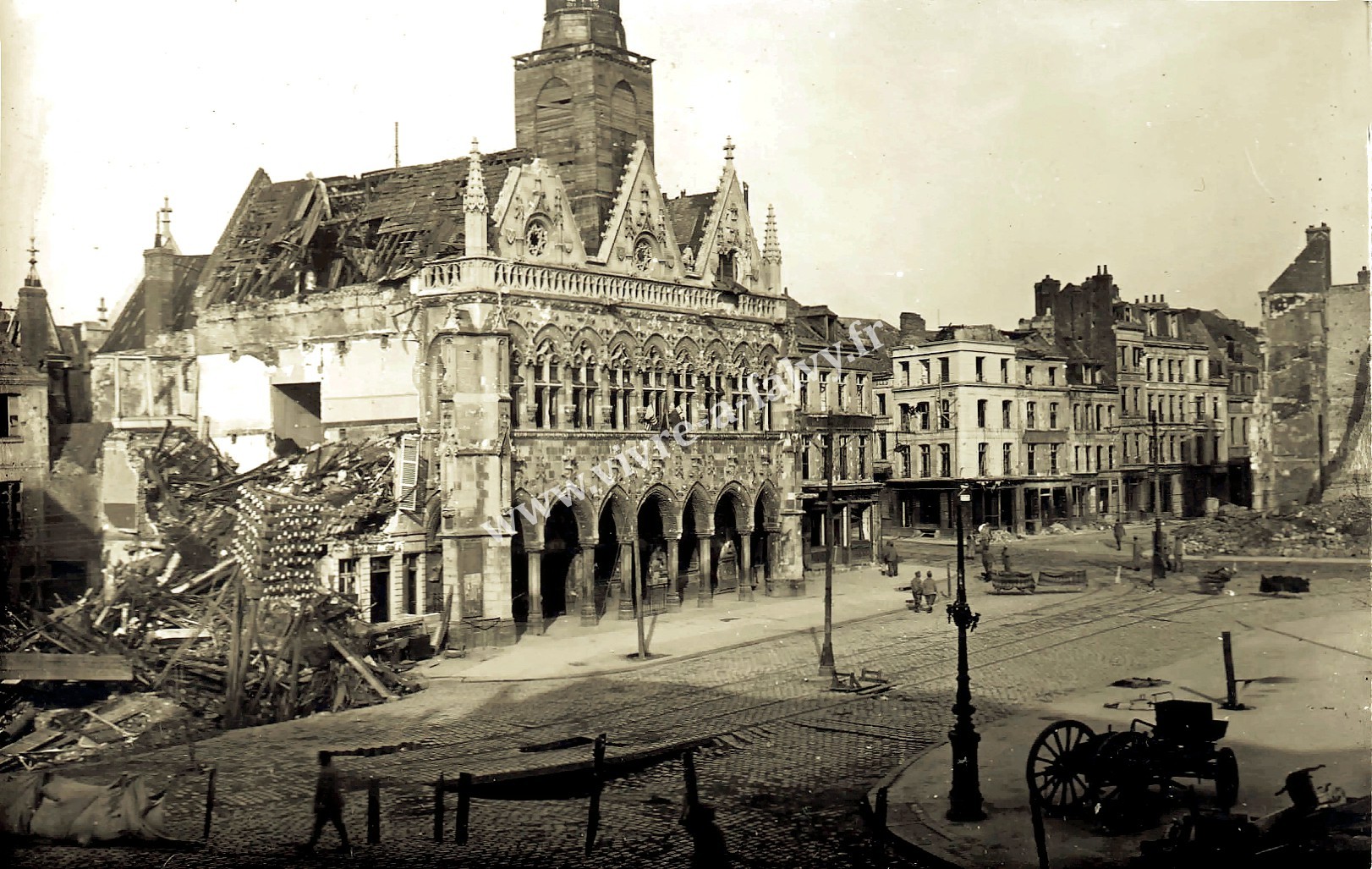 4 saint quentin place de l hotel de villes ruines sol effrondre