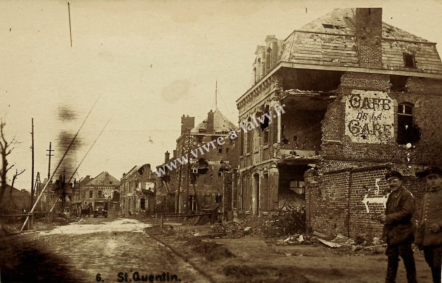 4 saint quentin rue et cafe de la gare bombardement