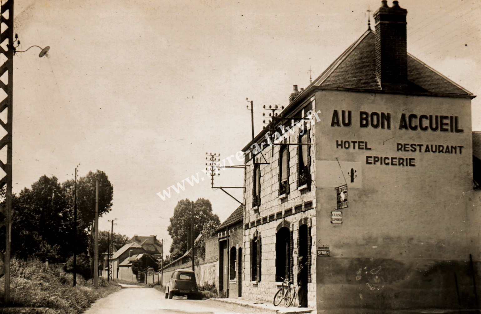 5 omiecourt la rue de chaulnes au bon accueil hotel restaurant epicerie