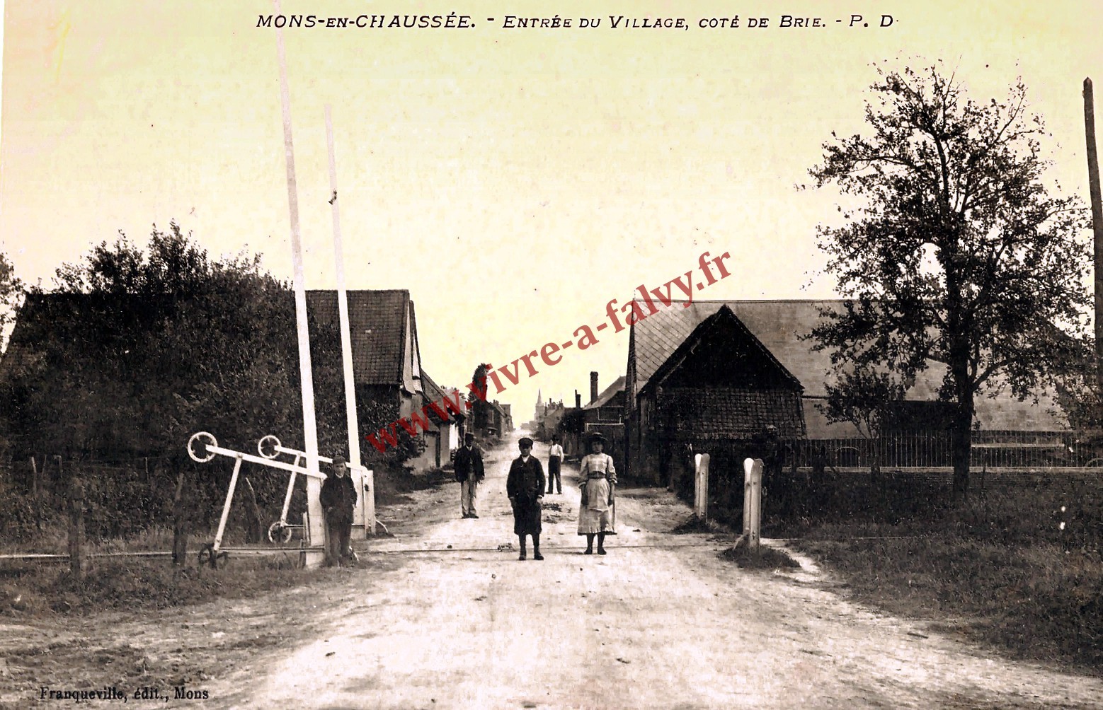 6 mons en chaussee entree du village cote de brie 1