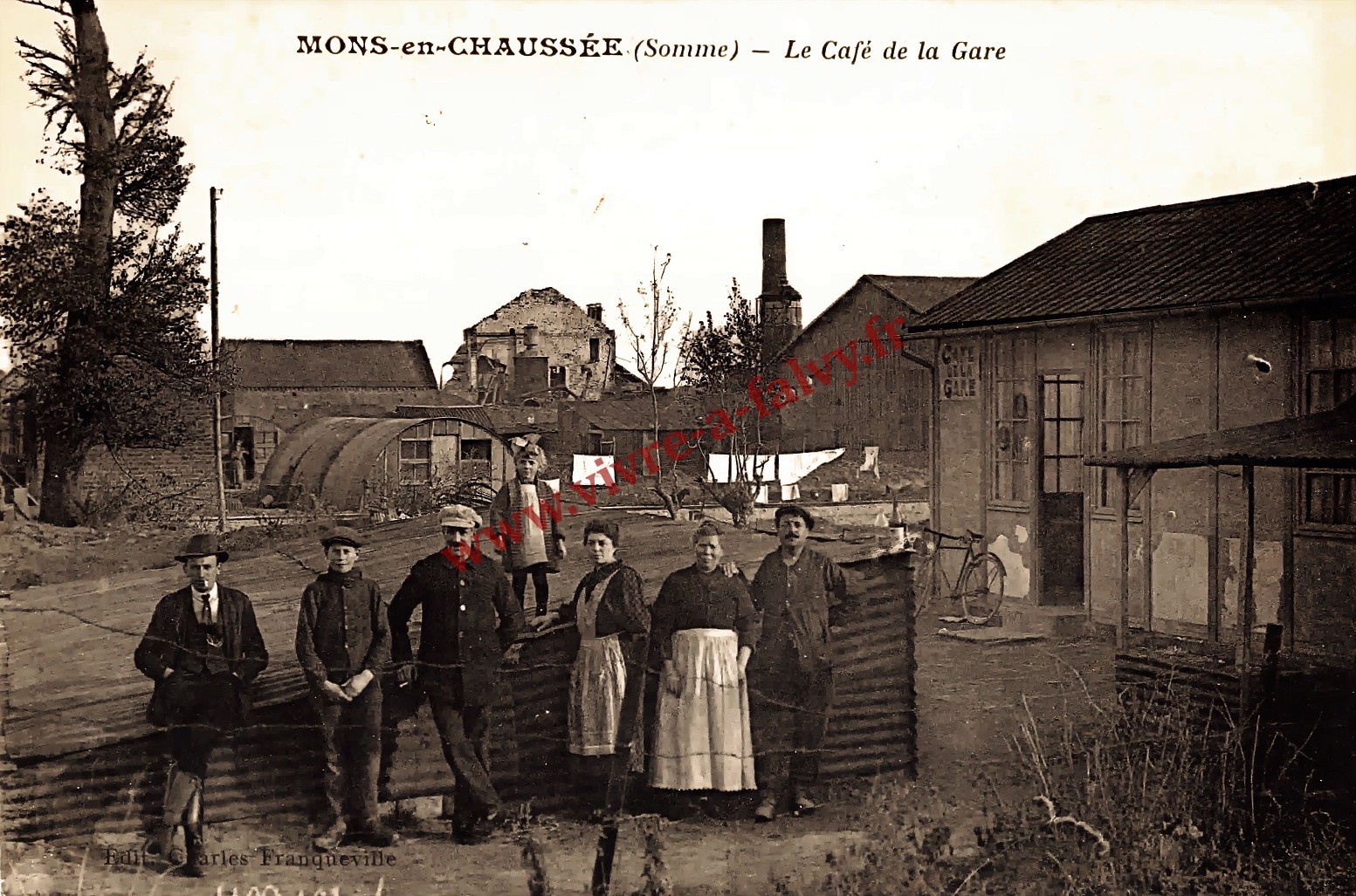 6 mons en chaussee le cafe de la gare 1