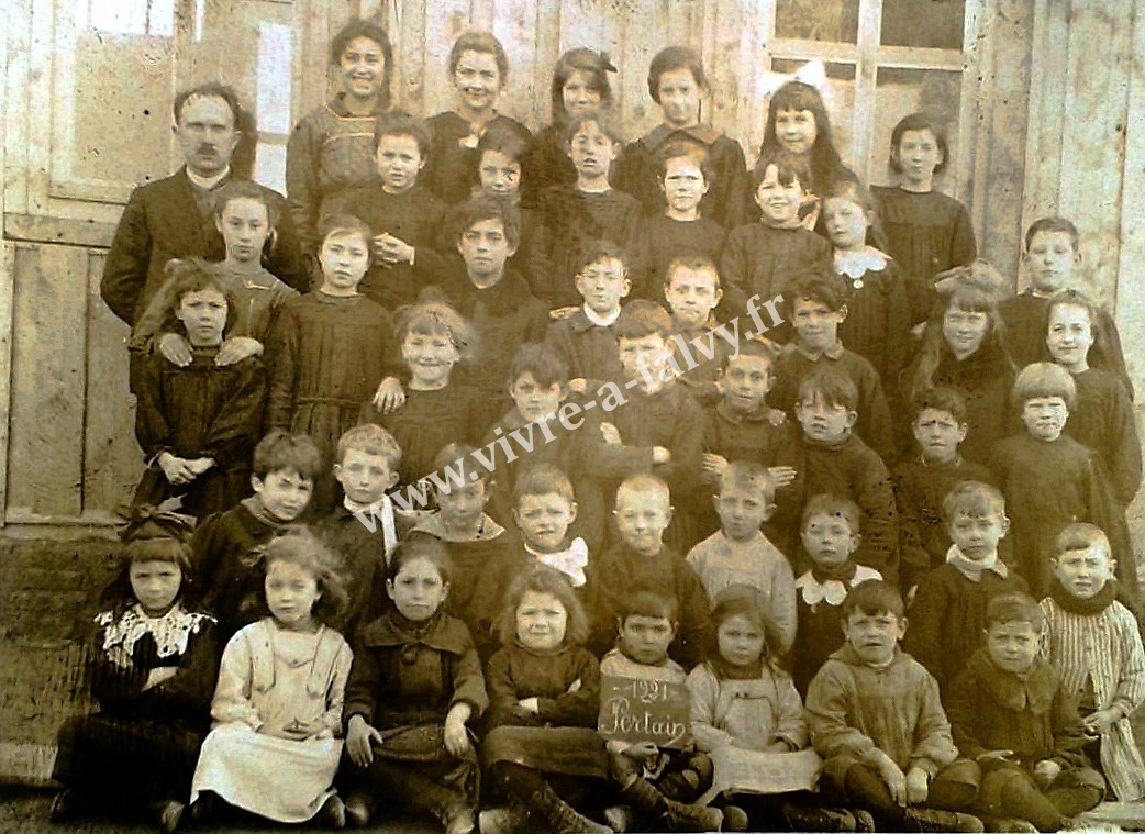 8 pertain classe ecole maternelle en 1921