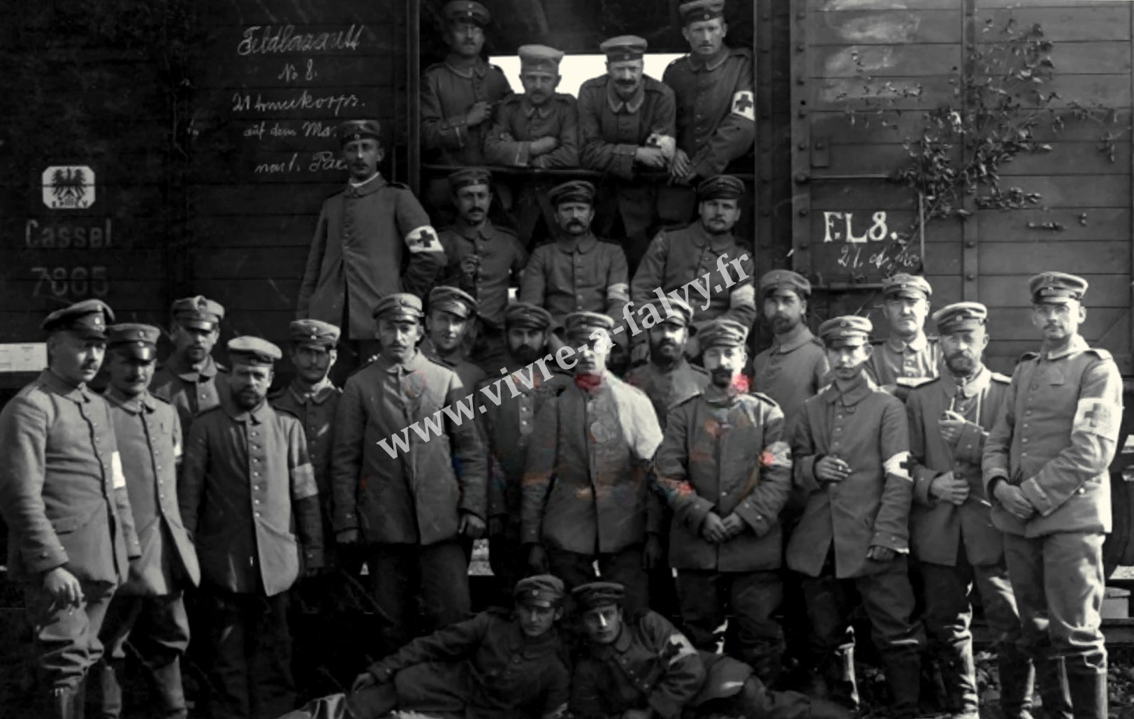 8 pertain soldats allemands a la gare