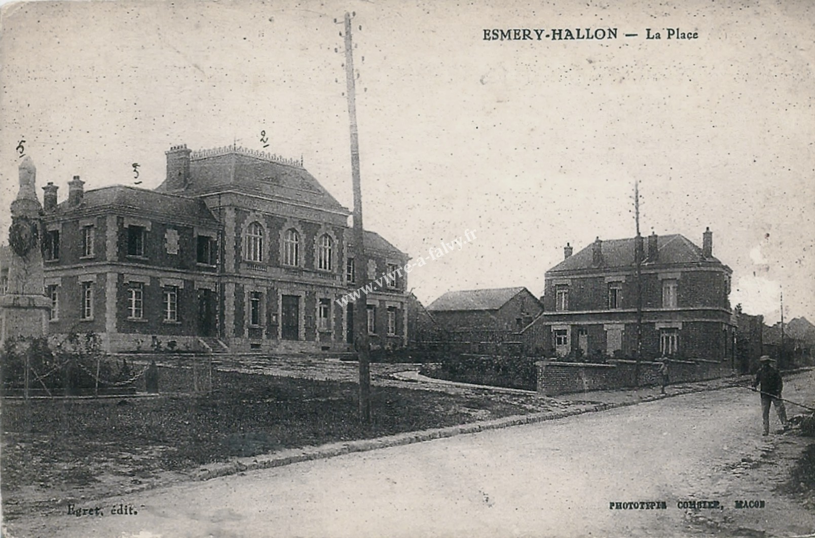 Esmery hallon la place