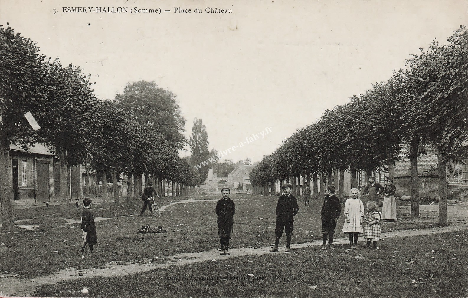 Esmery hallon place du chateau
