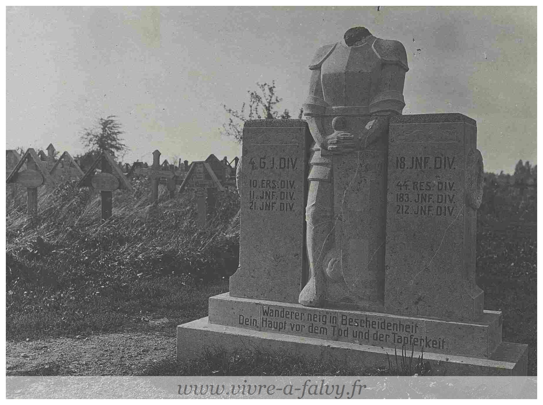 Pargny - Cimetière Militaire Allemand Monument funéraire 19 09 1917