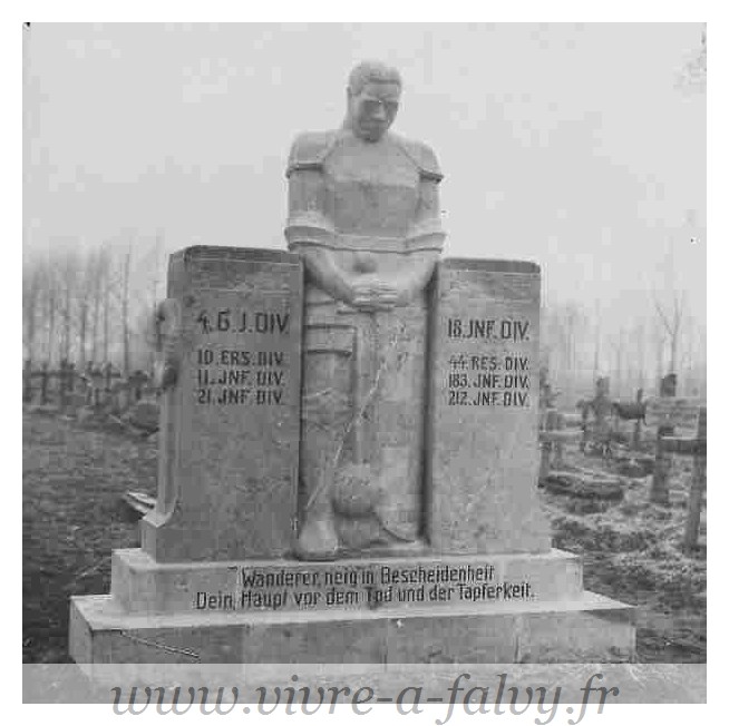 Pargny - Cimetière Militaire Allemand Monument funéraire 2