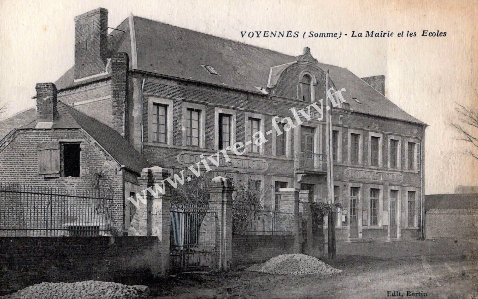 Voyennes 80 la mairie les ecoles